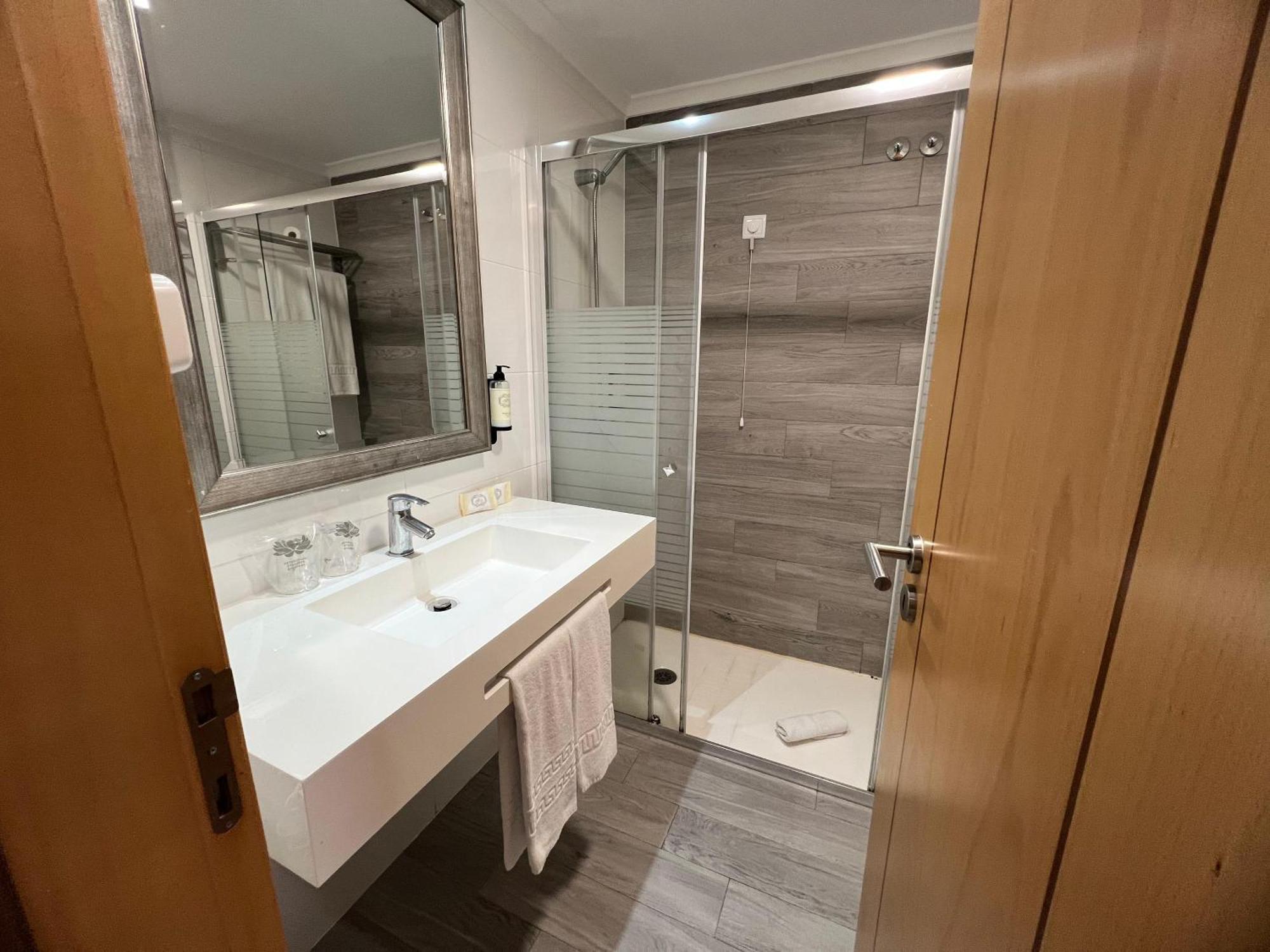 Be One Hotel Caldas Da Rainha - By Mhmb Hospitality Bilik gambar